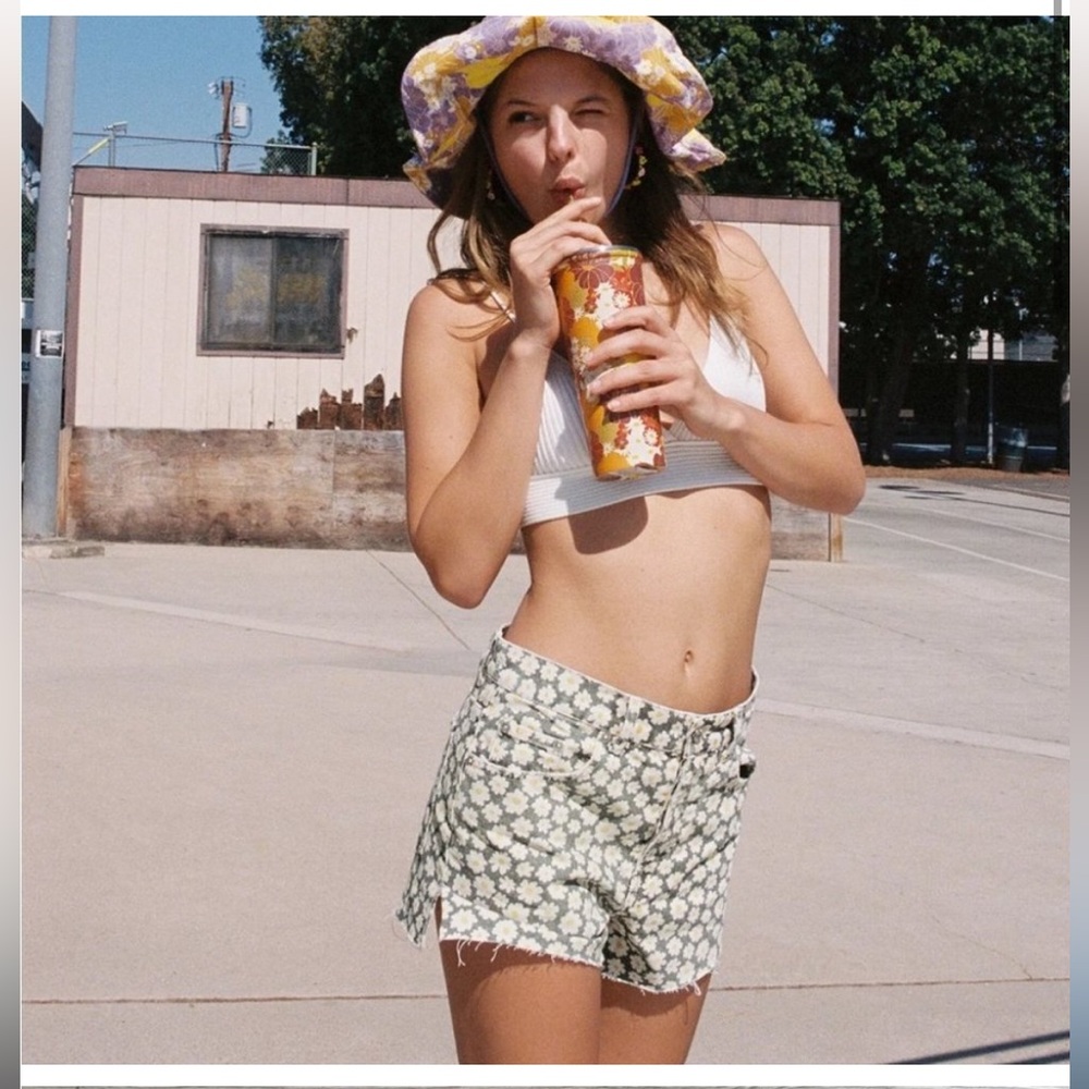 Zara distressed daisy denim shorts 4